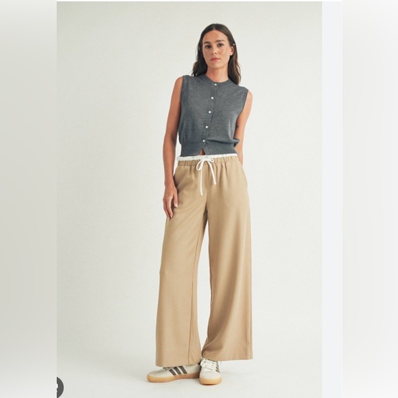 elle grey Pants - Elle Grey contrast detailed wide leg slacks size medium